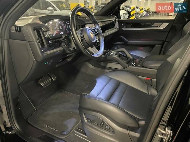 Чорний Порше Cayenne, об'ємом двигуна 3 л та пробігом 64 тис. км за 99446 $, фото 3 на Automoto.ua