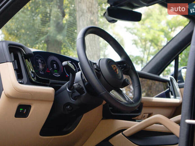 Чорний Порше Cayenne, об'ємом двигуна 4 л та пробігом 8 тис. км за 243800 $, фото 34 на Automoto.ua