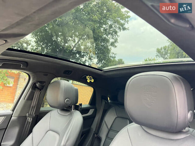 Чорний Порше Cayenne, об'ємом двигуна 3 л та пробігом 44 тис. км за 125000 $, фото 50 на Automoto.ua
