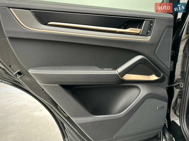 Черный Порше Каен, объемом двигателя 4 л и пробегом 18 тыс. км за 175000 $, фото 57 на Automoto.ua