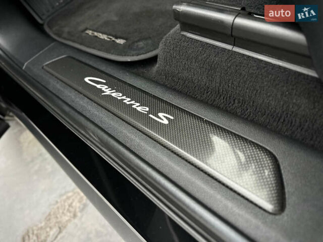 Черный Порше Каен, объемом двигателя 4 л и пробегом 18 тыс. км за 175000 $, фото 50 на Automoto.ua