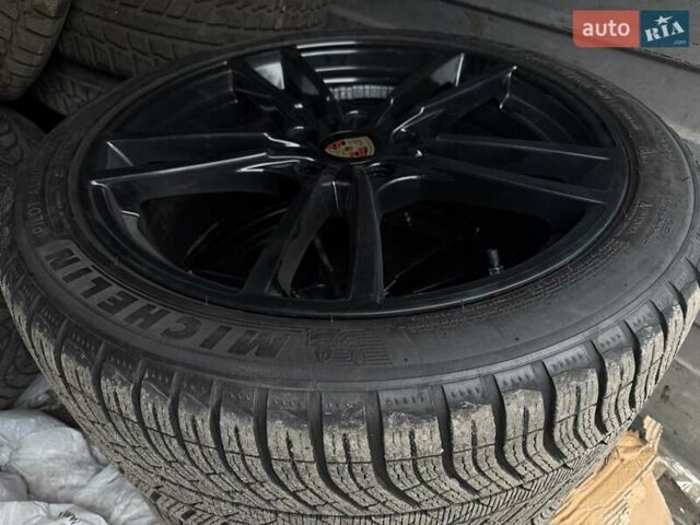 Чорний Порше Cayenne, об'ємом двигуна 3 л та пробігом 19 тис. км за 159555 $, фото 71 на Automoto.ua