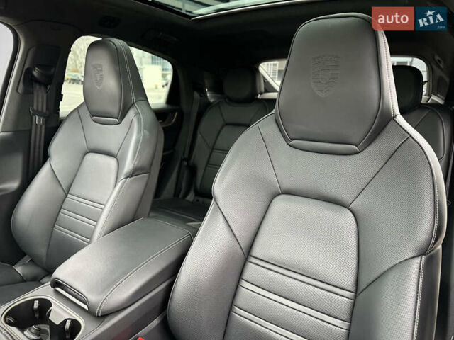 Черный Порше Каен, объемом двигателя 4 л и пробегом 18 тыс. км за 175000 $, фото 49 на Automoto.ua