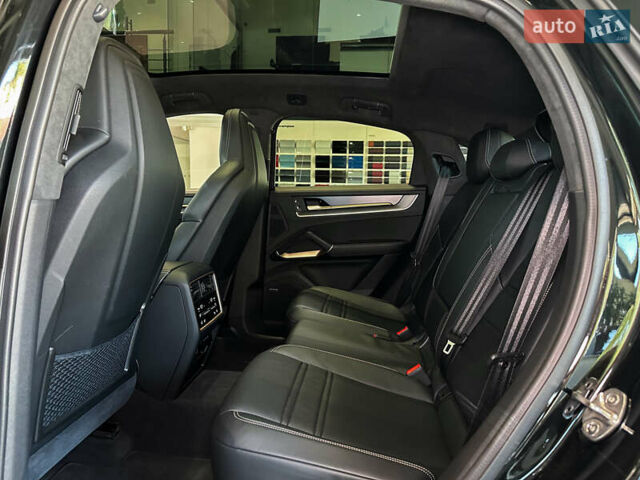 Чорний Порше Cayenne, об'ємом двигуна 3.98 л та пробігом 18 тис. км за 180000 $, фото 38 на Automoto.ua