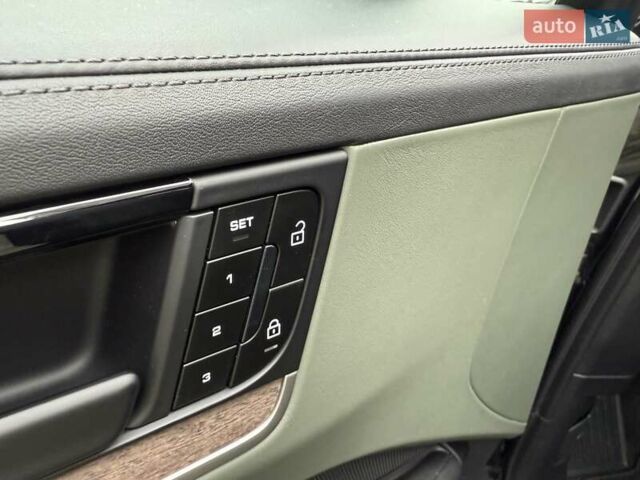 Чорний Порше Cayenne, об'ємом двигуна 3 л та пробігом 19 тис. км за 159555 $, фото 29 на Automoto.ua