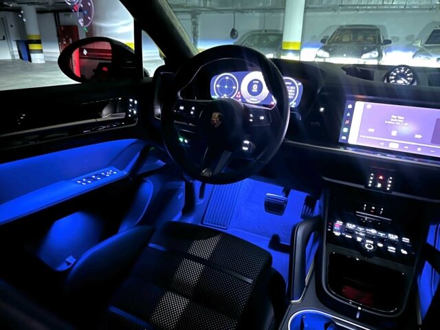 Чорний Порше Cayenne, об'ємом двигуна 4 л та пробігом 5 тис. км за 210000 $, фото 13 на Automoto.ua