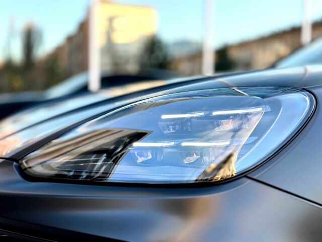 Чорний Порше Cayenne, об'ємом двигуна 4 л та пробігом 5 тис. км за 210000 $, фото 17 на Automoto.ua