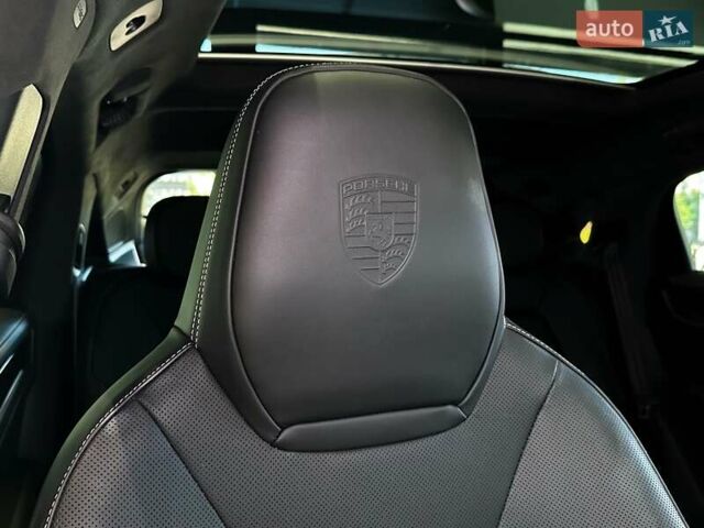 Чорний Порше Cayenne, об'ємом двигуна 3.98 л та пробігом 18 тис. км за 180000 $, фото 32 на Automoto.ua