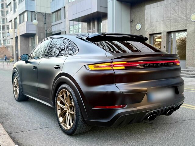 Чорний Порше Cayenne, об'ємом двигуна 4 л та пробігом 5 тис. км за 210000 $, фото 1 на Automoto.ua