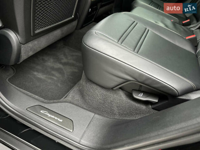 Черный Порше Каен, объемом двигателя 4 л и пробегом 18 тыс. км за 175000 $, фото 51 на Automoto.ua