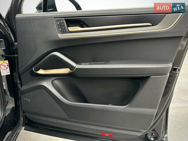 Черный Порше Каен, объемом двигателя 4 л и пробегом 18 тыс. км за 175000 $, фото 66 на Automoto.ua