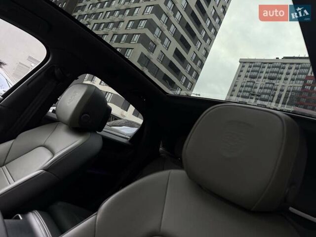 Чорний Порше Cayenne, об'ємом двигуна 3 л та пробігом 19 тис. км за 159555 $, фото 32 на Automoto.ua