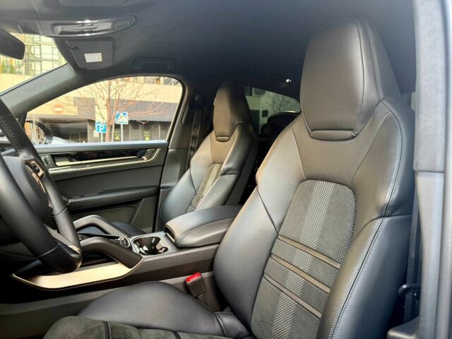 Чорний Порше Cayenne, об'ємом двигуна 4 л та пробігом 5 тис. км за 210000 $, фото 6 на Automoto.ua