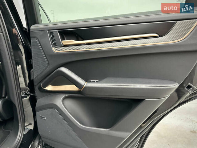 Черный Порше Каен, объемом двигателя 4 л и пробегом 18 тыс. км за 175000 $, фото 68 на Automoto.ua