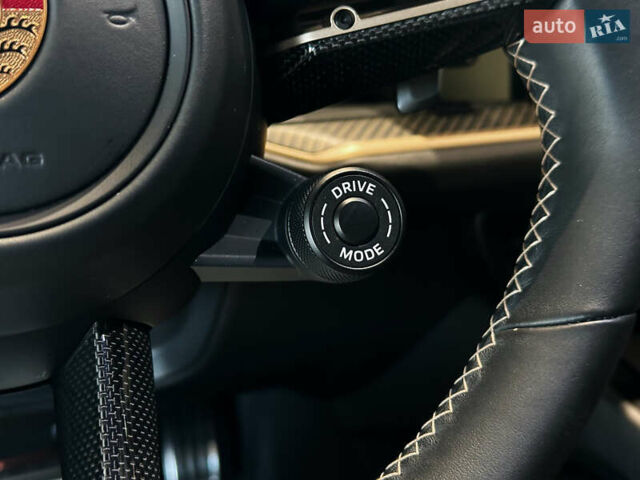 Чорний Порше Cayenne, об'ємом двигуна 3.98 л та пробігом 18 тис. км за 180000 $, фото 23 на Automoto.ua