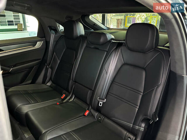 Чорний Порше Cayenne, об'ємом двигуна 3.98 л та пробігом 18 тис. км за 180000 $, фото 41 на Automoto.ua