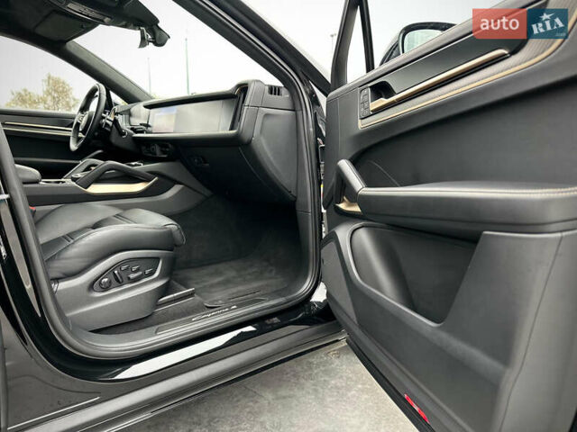 Черный Порше Каен, объемом двигателя 4 л и пробегом 18 тыс. км за 175000 $, фото 59 на Automoto.ua