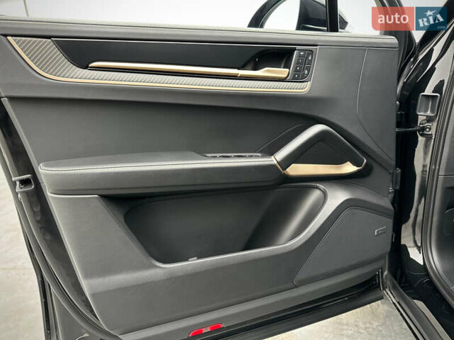 Черный Порше Каен, объемом двигателя 4 л и пробегом 18 тыс. км за 175000 $, фото 43 на Automoto.ua