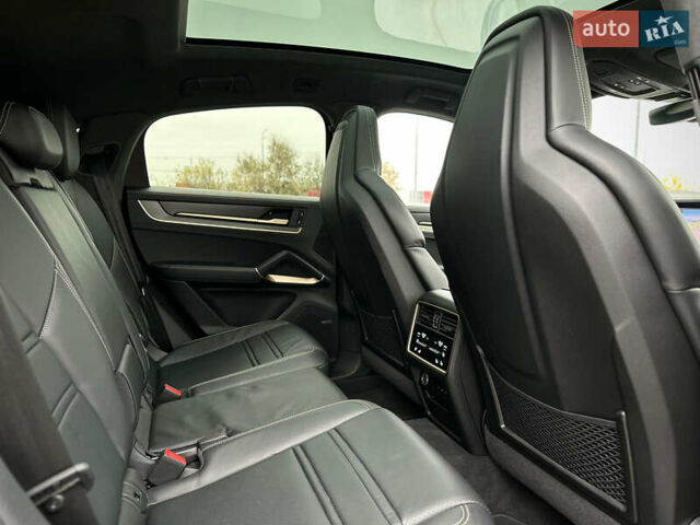 Черный Порше Каен, объемом двигателя 4 л и пробегом 18 тыс. км за 175000 $, фото 72 на Automoto.ua