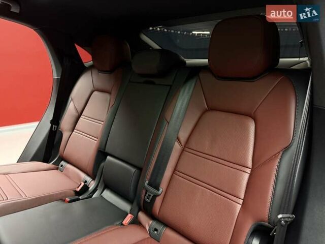 Чорний Порше Cayenne, об'ємом двигуна 3 л та пробігом 2 тис. км за 152700 $, фото 42 на Automoto.ua