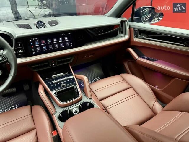 Чорний Порше Cayenne, об'ємом двигуна 3 л та пробігом 2 тис. км за 152700 $, фото 38 на Automoto.ua