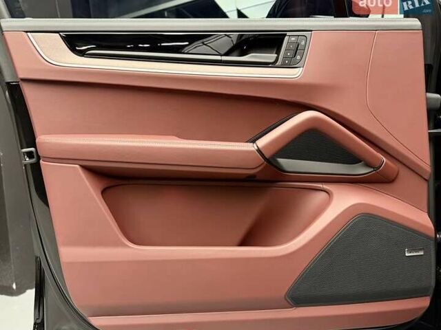 Чорний Порше Cayenne, об'ємом двигуна 3 л та пробігом 2 тис. км за 152700 $, фото 24 на Automoto.ua