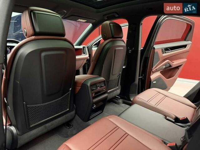 Чорний Порше Cayenne, об'ємом двигуна 3 л та пробігом 2 тис. км за 152700 $, фото 44 на Automoto.ua