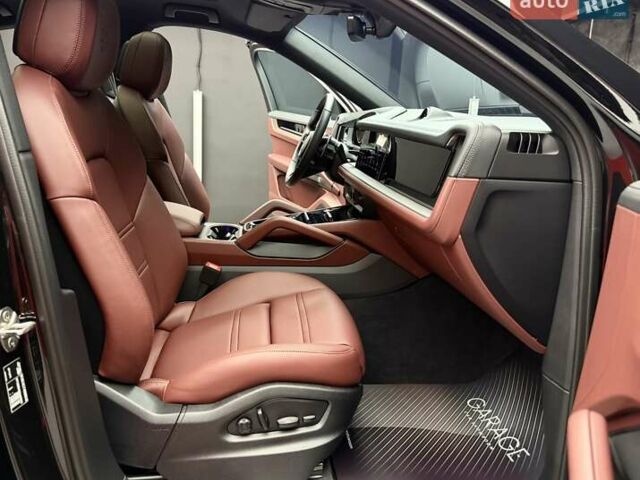 Чорний Порше Cayenne, об'ємом двигуна 3 л та пробігом 2 тис. км за 152700 $, фото 55 на Automoto.ua