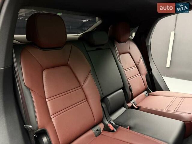 Чорний Порше Cayenne, об'ємом двигуна 3 л та пробігом 2 тис. км за 152700 $, фото 49 на Automoto.ua