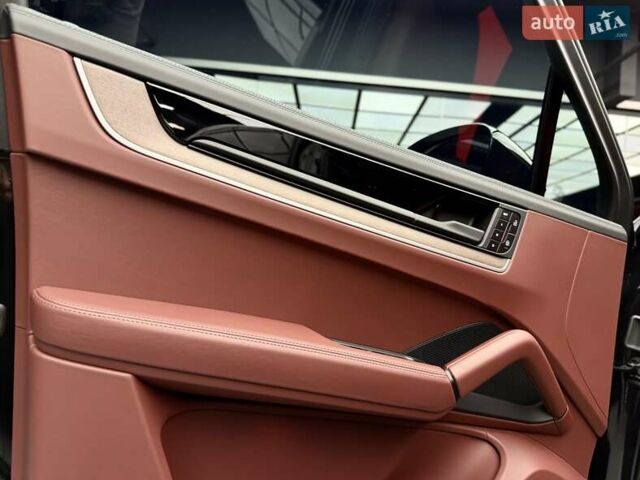 Чорний Порше Cayenne, об'ємом двигуна 3 л та пробігом 2 тис. км за 152700 $, фото 25 на Automoto.ua