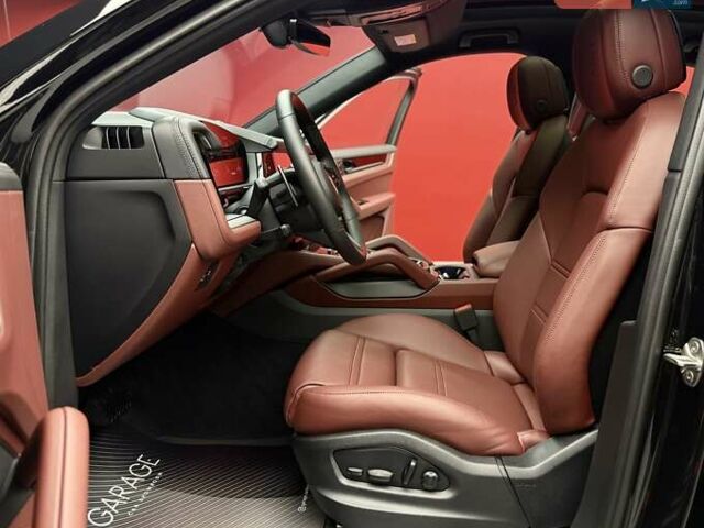 Чорний Порше Cayenne, об'ємом двигуна 3 л та пробігом 2 тис. км за 152700 $, фото 26 на Automoto.ua