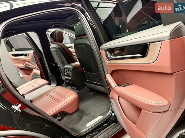 Чорний Порше Cayenne, об'ємом двигуна 3 л та пробігом 2 тис. км за 152700 $, фото 46 на Automoto.ua