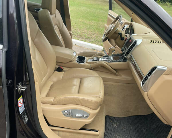 Фіолетовий Порше Cayenne, об'ємом двигуна 3 л та пробігом 144 тис. км за 17500 $, фото 16 на Automoto.ua