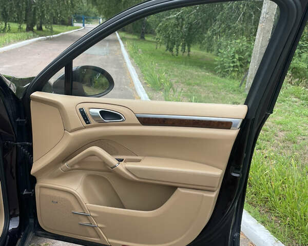 Фіолетовий Порше Cayenne, об'ємом двигуна 3 л та пробігом 144 тис. км за 17500 $, фото 17 на Automoto.ua
