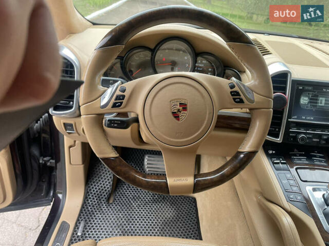 Фіолетовий Порше Cayenne, об'ємом двигуна 3 л та пробігом 144 тис. км за 17500 $, фото 13 на Automoto.ua