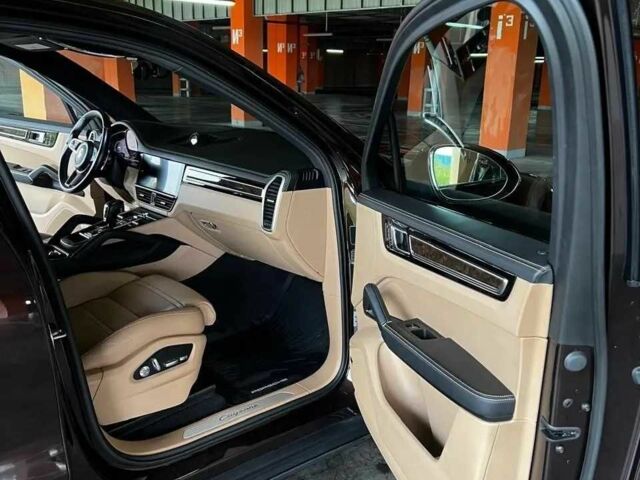Порше Cayenne 2018 у Львові на Automoto.ua Коричневий Порше Cayenne, об'ємом двигуна 3 л та пробігом 74 тис. км за 51000 $, фото 13 на Automoto.ua