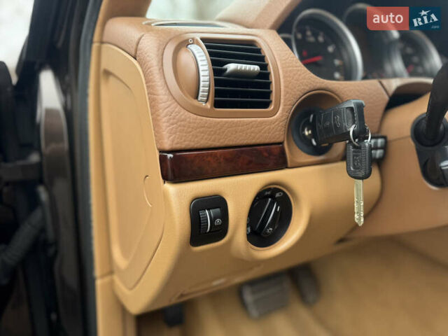 Коричневый Порше Каен, объемом двигателя 4.8 л и пробегом 205 тыс. км за 14144 $, фото 32 на Automoto.ua