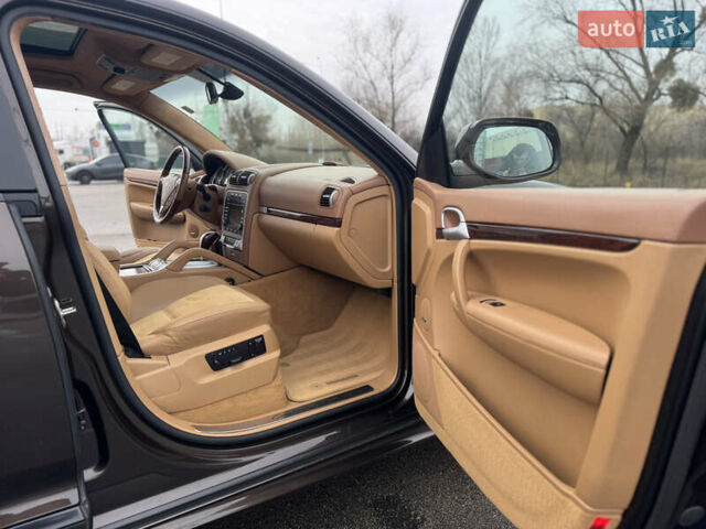 Коричневый Порше Каен, объемом двигателя 4.8 л и пробегом 205 тыс. км за 14144 $, фото 64 на Automoto.ua