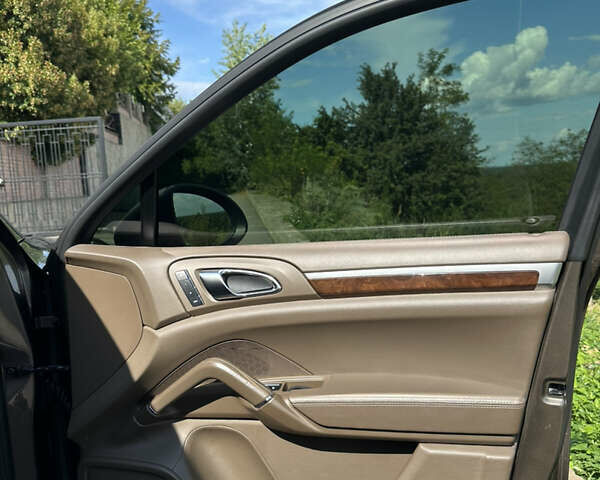 Коричневый Порше Каен, объемом двигателя 4.8 л и пробегом 169 тыс. км за 17900 $, фото 18 на Automoto.ua