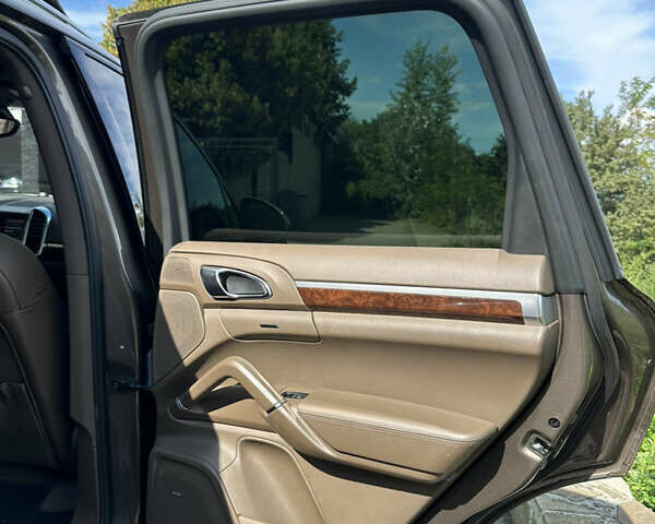 Коричневый Порше Каен, объемом двигателя 4.8 л и пробегом 169 тыс. км за 17900 $, фото 17 на Automoto.ua