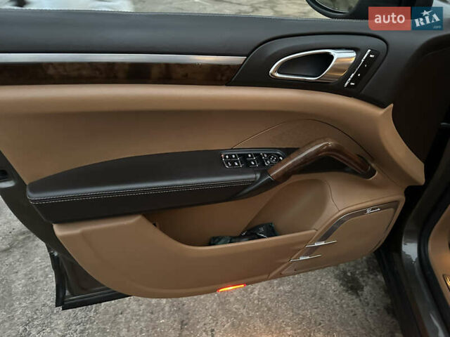 Коричневый Порше Каен, объемом двигателя 3 л и пробегом 313 тыс. км за 15999 $, фото 22 на Automoto.ua