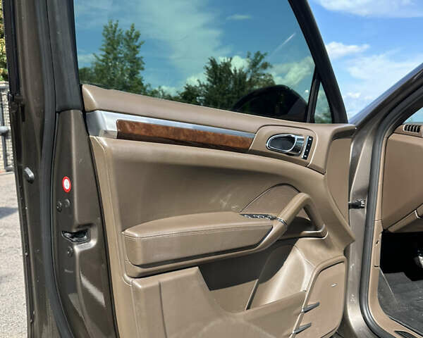 Коричневый Порше Каен, объемом двигателя 4.8 л и пробегом 169 тыс. км за 17900 $, фото 11 на Automoto.ua