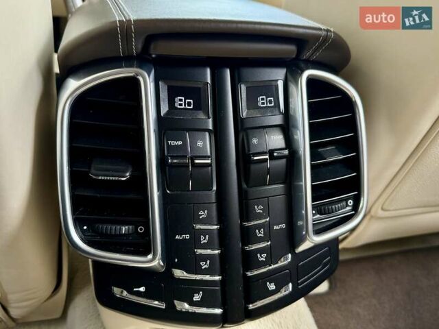 Коричневый Порше Каен, объемом двигателя 4.8 л и пробегом 206 тыс. км за 19000 $, фото 17 на Automoto.ua