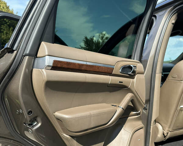 Коричневый Порше Каен, объемом двигателя 4.8 л и пробегом 169 тыс. км за 17900 $, фото 12 на Automoto.ua