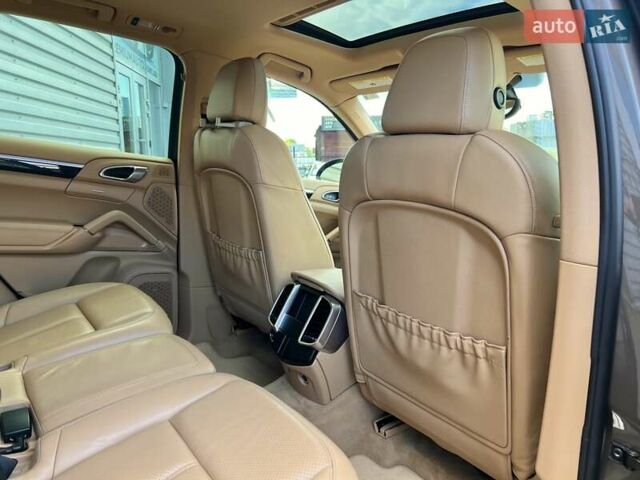 Коричневый Порше Каен, объемом двигателя 3 л и пробегом 126 тыс. км за 16500 $, фото 28 на Automoto.ua