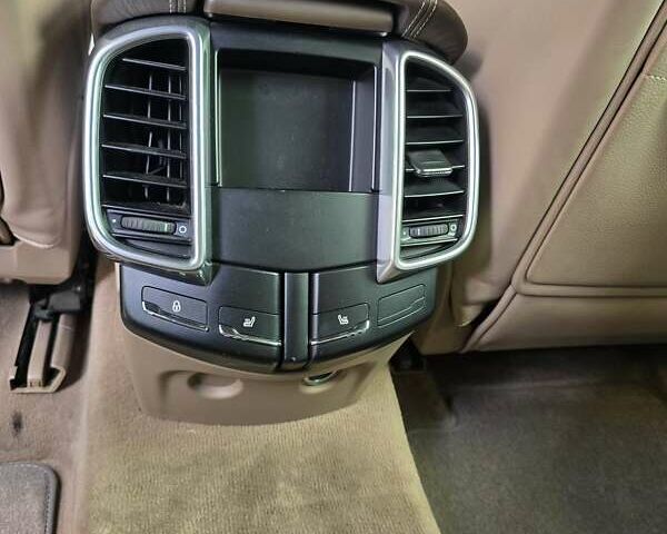 Коричневый Порше Каен, объемом двигателя 3.6 л и пробегом 180 тыс. км за 23800 $, фото 13 на Automoto.ua