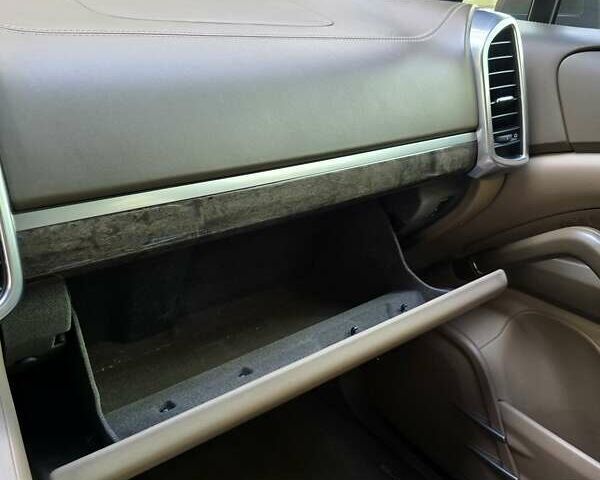 Коричневый Порше Каен, объемом двигателя 3.6 л и пробегом 180 тыс. км за 23800 $, фото 12 на Automoto.ua