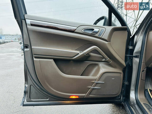 Коричневый Порше Каен, объемом двигателя 4.81 л и пробегом 136 тыс. км за 20800 $, фото 16 на Automoto.ua