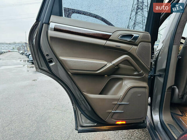 Коричневый Порше Каен, объемом двигателя 4.81 л и пробегом 136 тыс. км за 20800 $, фото 19 на Automoto.ua