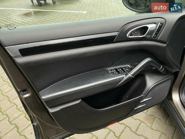 Коричневый Порше Каен, объемом двигателя 3 л и пробегом 191 тыс. км за 22500 $, фото 7 на Automoto.ua